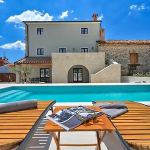Vitassi , Pula Croatia
